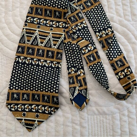 Dino Romaro Geometric Patterned Vintage Handmade Tie - Black and Gold - Picture 1 of 10